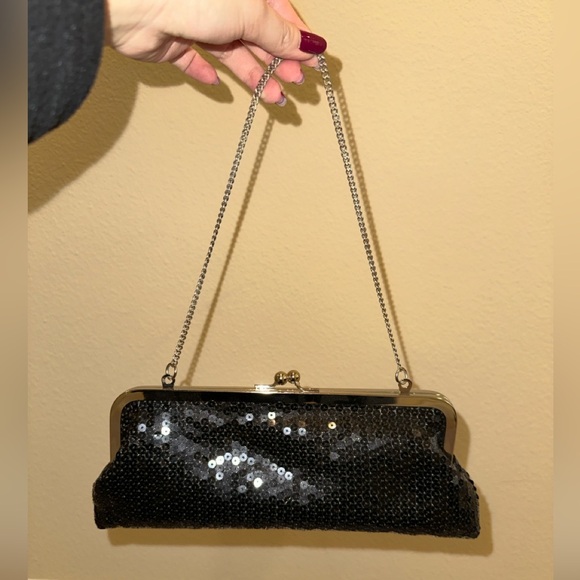 Black Sequin Snap Clutch Ann Taylor LOFT with hidden chain convertible chain ๐ค - Picture 5 of 8